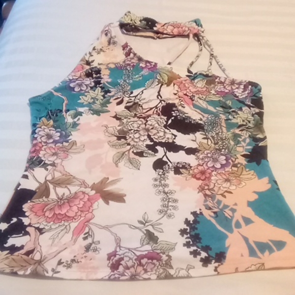 Clothes - Picture 2 of 4